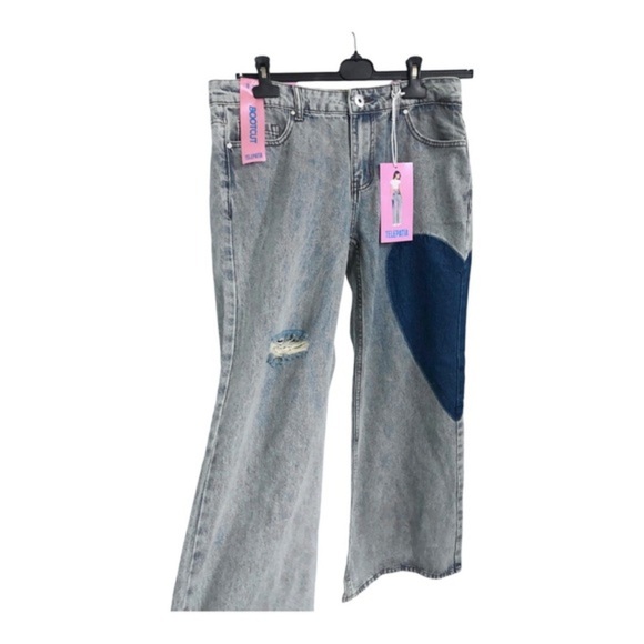 Blue wash heart shaped leg patch bootcut jeans size 9/29 new - Picture 1 of 16